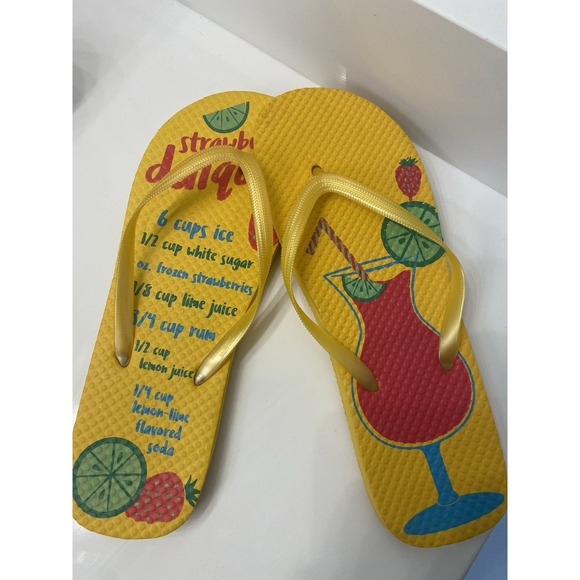 Juncture Women Flip Flops 7/8 M Medium Strawberry Daiquiri Recipe Yellow Barware - Picture 3 of 4